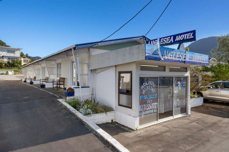 26-28 Waikawa Road Picton_16
