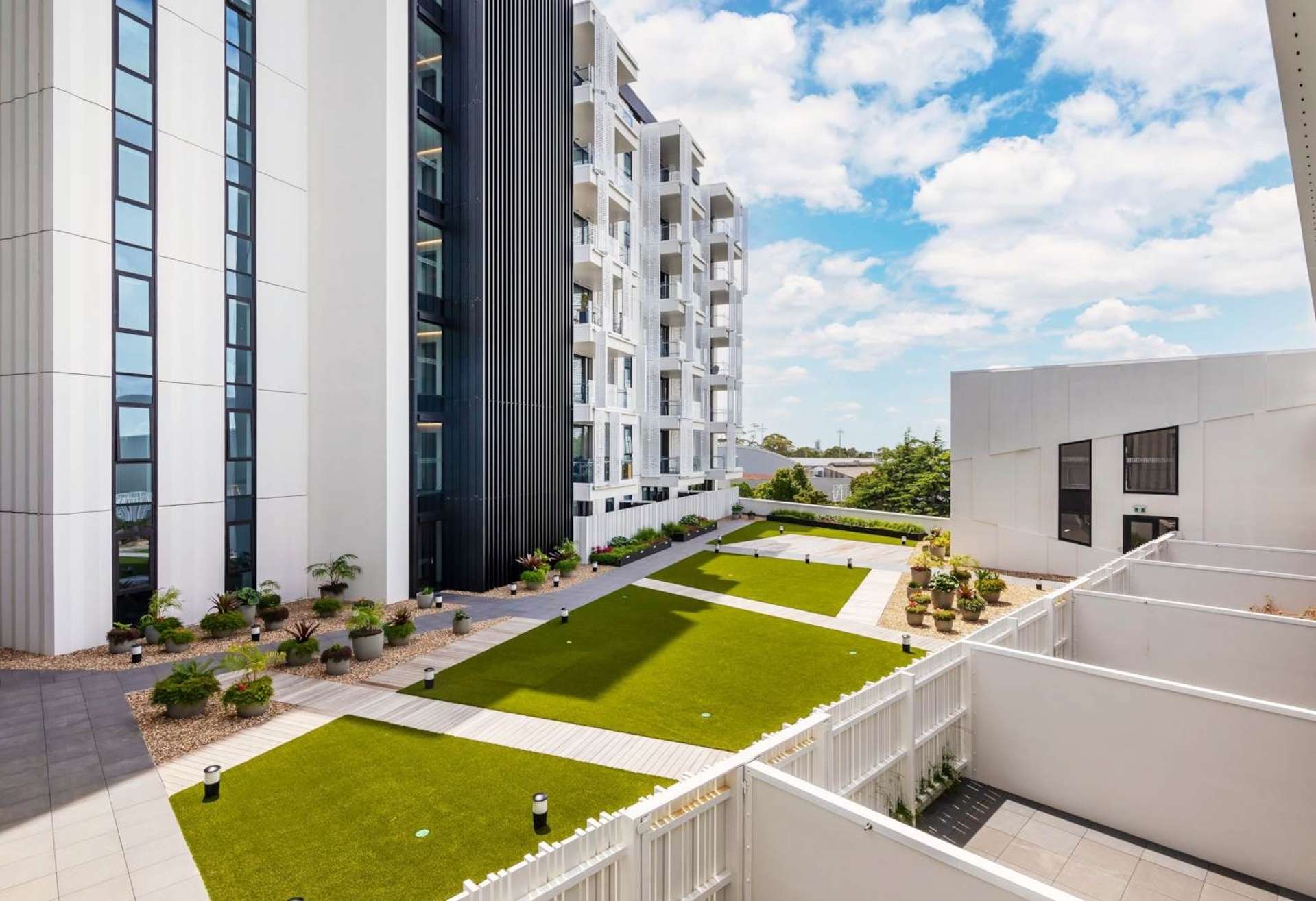 216/223A Greenlane West 1662_0