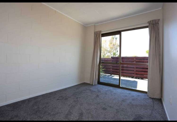 2/757 Gladstone Road Te Hapara_2