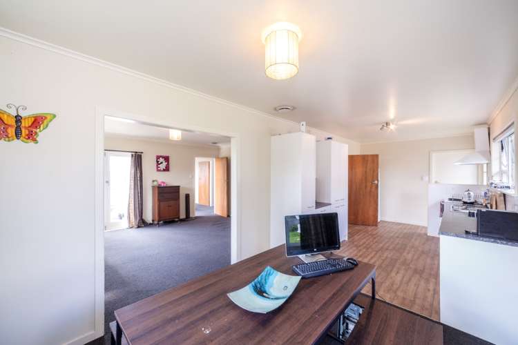 9 Tiroroa Avenue Te Atatu South_10