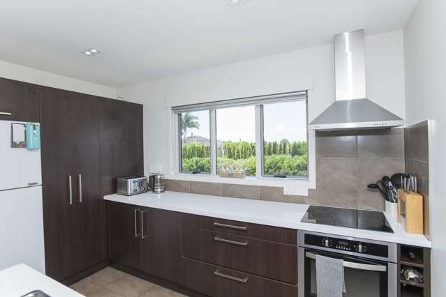 15 Silverstone Place Lytton West_1