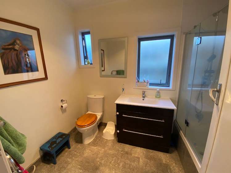 8 Ropata Avenue Point England_14