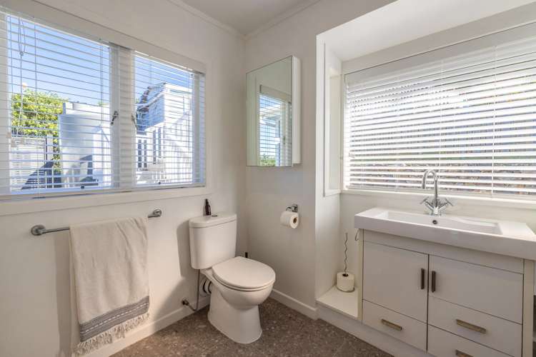 22 Marama Avenue Surfdale_17