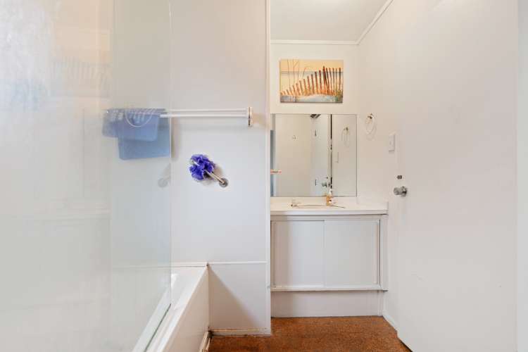 2/5 Karapiti Place Glen Eden_16