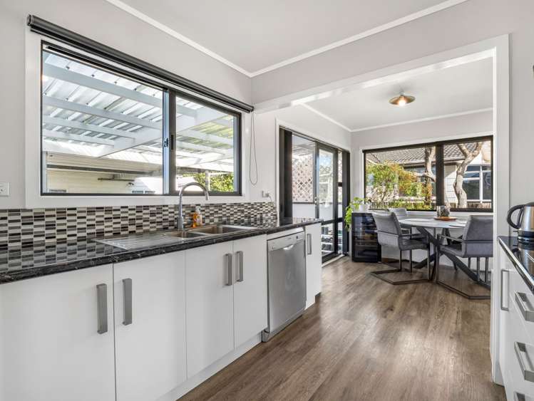 6 Roger street Pukehangi_9