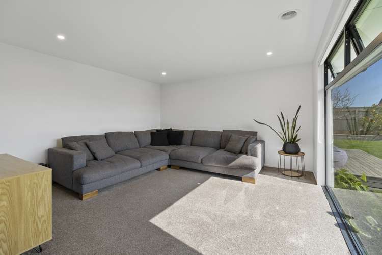 19 Honeyfield Drive Whalers Gate_12