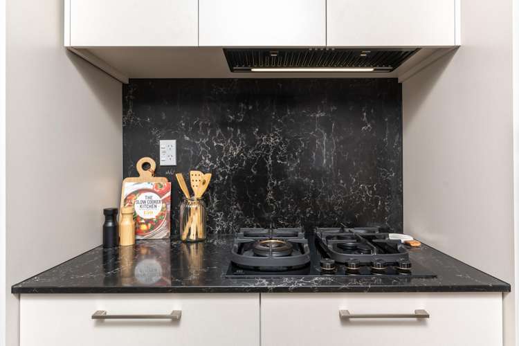 33 Lynda Avenue Paparangi_5