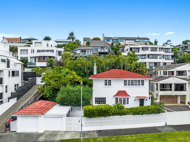 A DISTINGUISHED MISSION BAY RESIDENCE