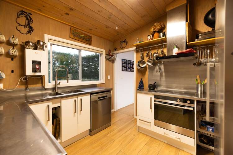 37 Pahoia Beach Road Whakamarama_13