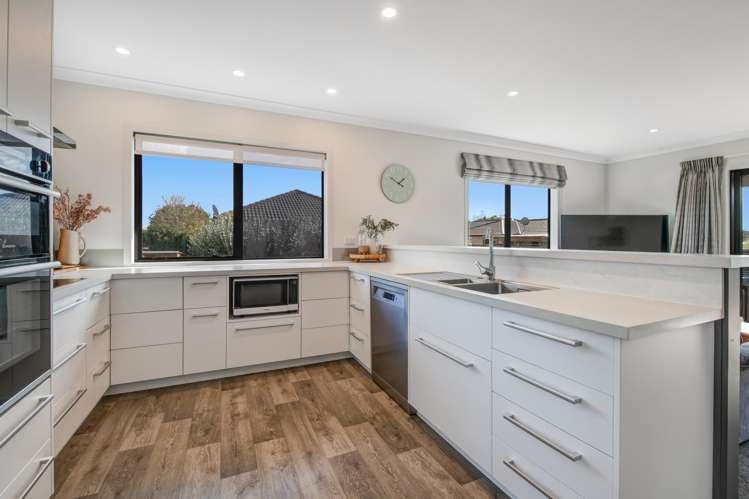 7 Raabia Close Parakai_10