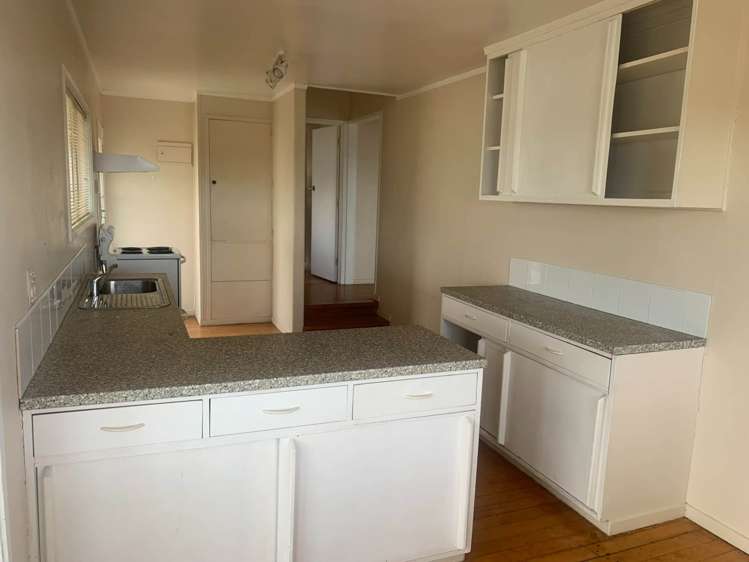 1/302 Glenfield Road Glenfield_3