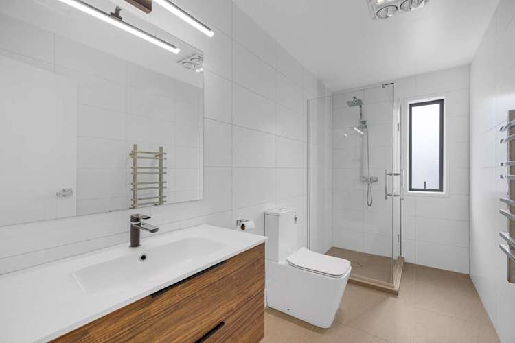 62 Donegal Park Drive Flat Bush_16