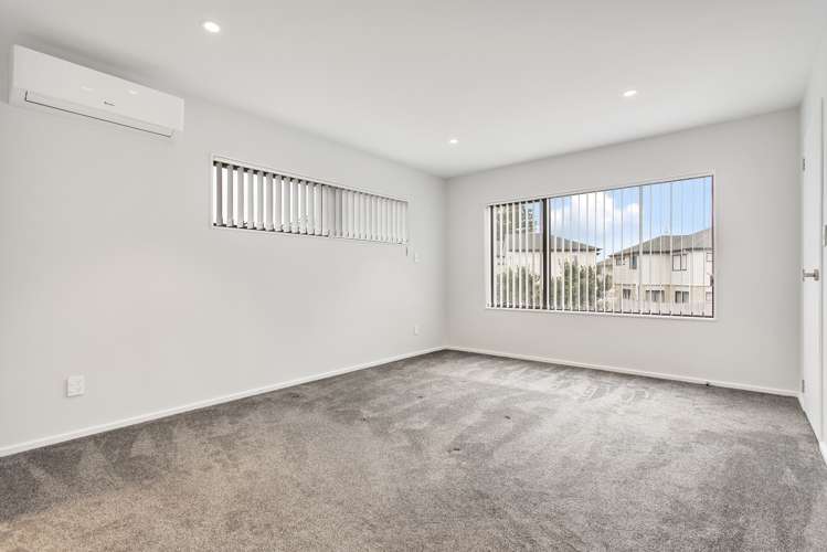 54 Bordeaux Parade Te Atatu South_13