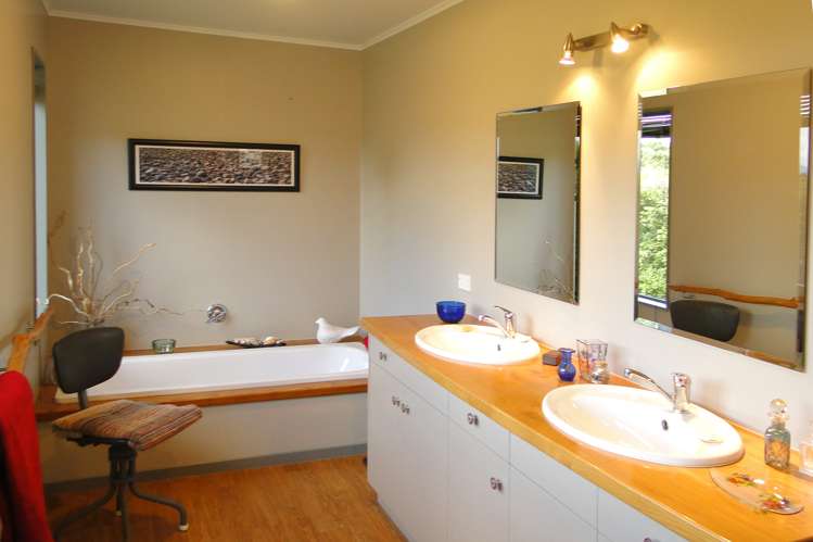 335 Old Coach Road Upper Moutere_19