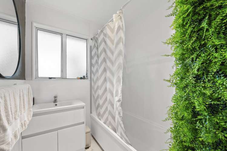 24 Joanne Crescent Pukehangi_11