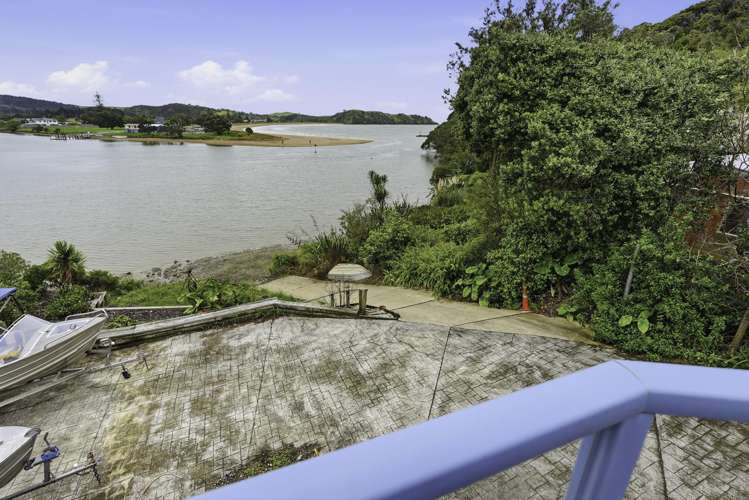 16 Bush Point Road Taipa_17