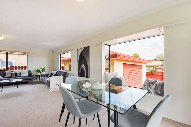 2/16 Newall Avenue Stoke_5