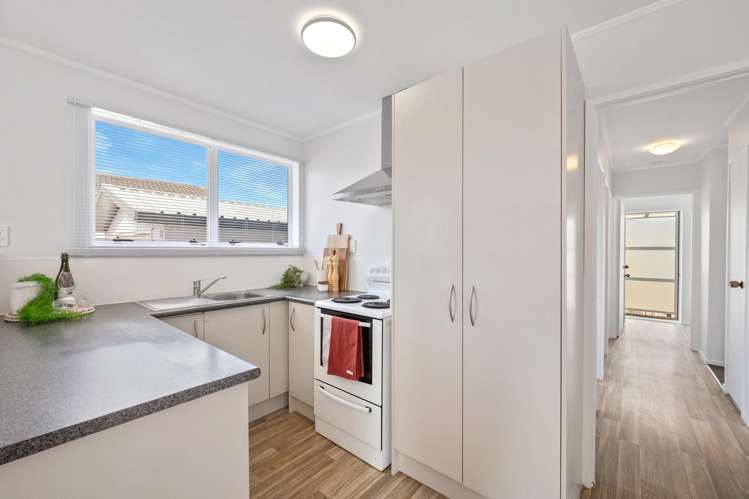 8 Childers Road Ranui_12