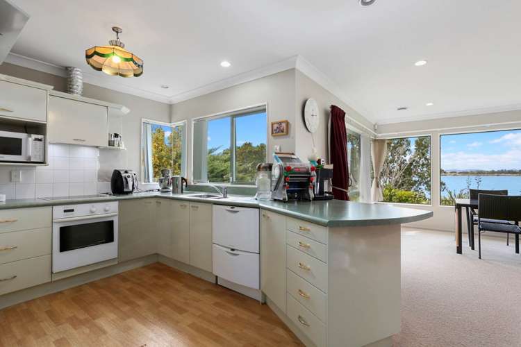 2/28 Carnoustie Drive Wattle Downs_5