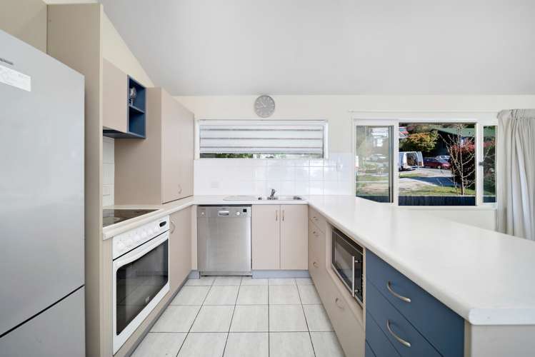 2/96 Thompson Street Queenstown_7
