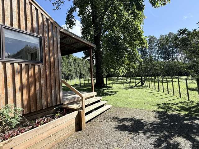 CHARMING ORCHARD RETREAT – PRIVATE 1 BEDROOM HOME