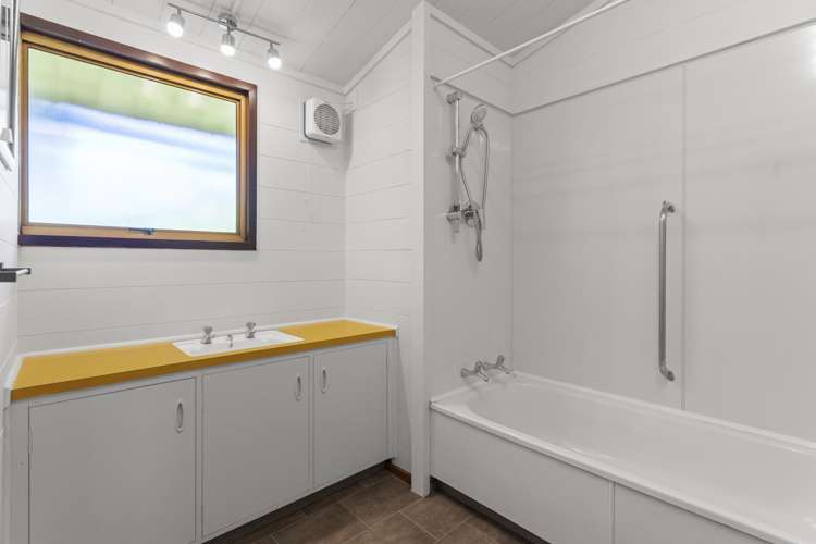 33 Hinekura Avenue Central_11