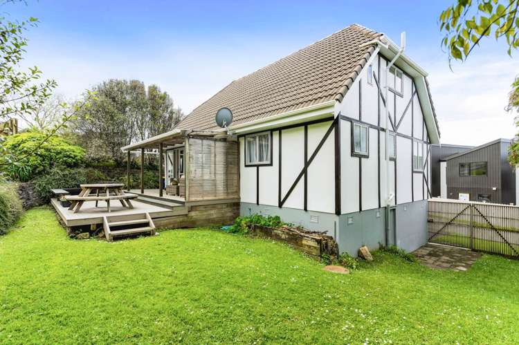 2/1 Trias Road Totara Vale_17