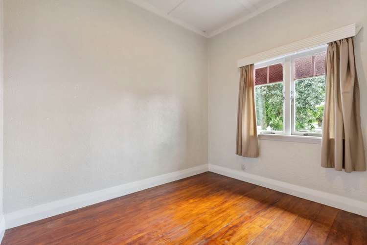 5 Riro Street Point Chevalier_9