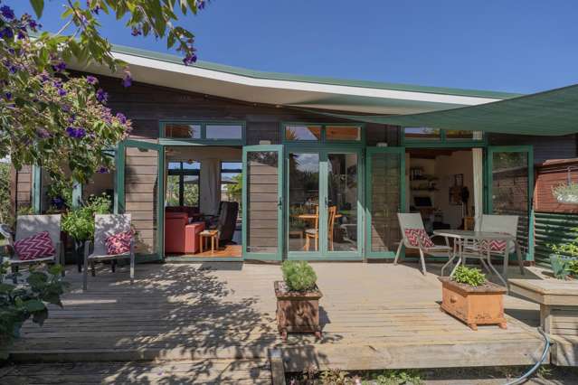 PRIVATE CUL-DE-SAC WITH GOLF COURSE VIEWS