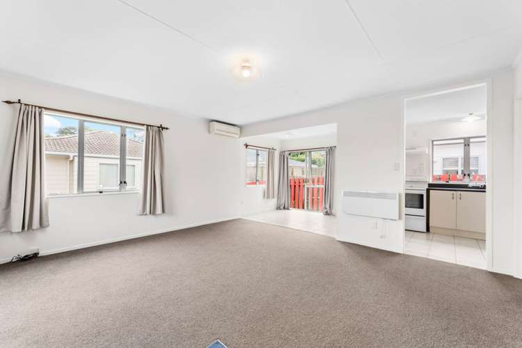 1/15 Lambrown Drive Totara Vale_3