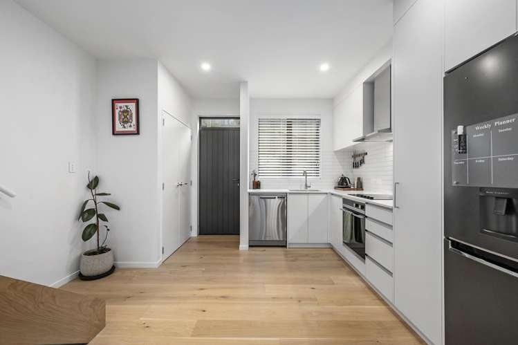 8C Ferry Road Days Bay_13