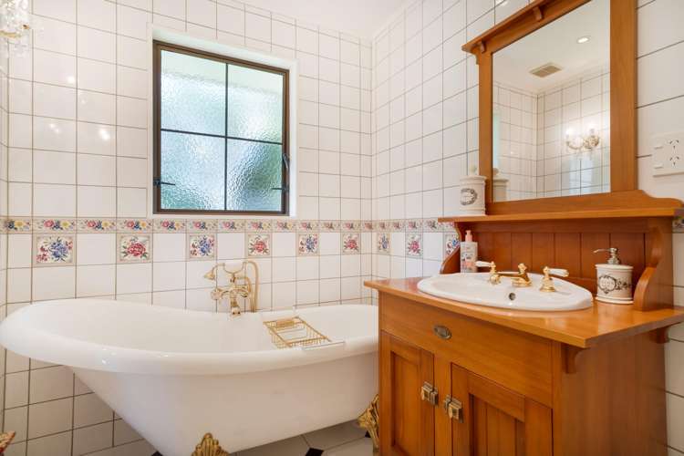 8 Makatote Grove Churton Park_18