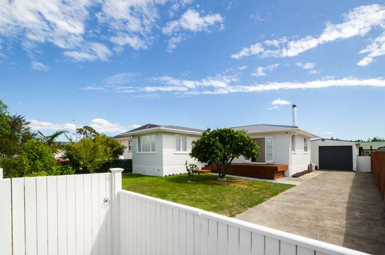 20 Tamariki Avenue Kelston_18