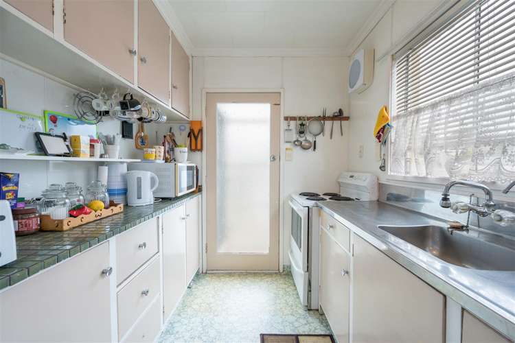 2/13 Maitland Avenue Stoke_2