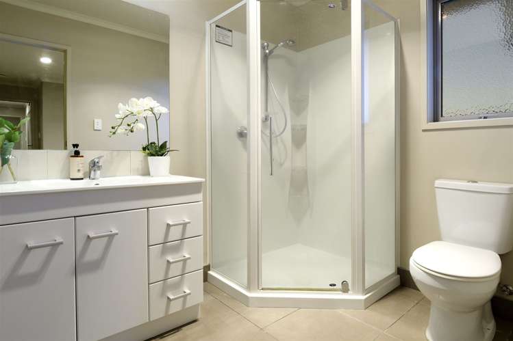 136 Waterside Drive Pyes Pa_18