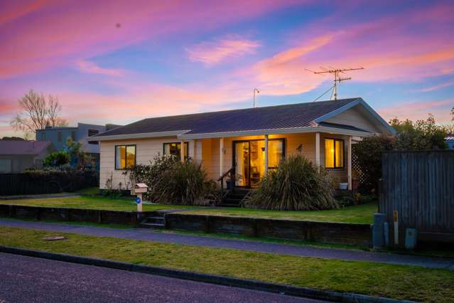 83 Queens Road Waikanae Beach_1