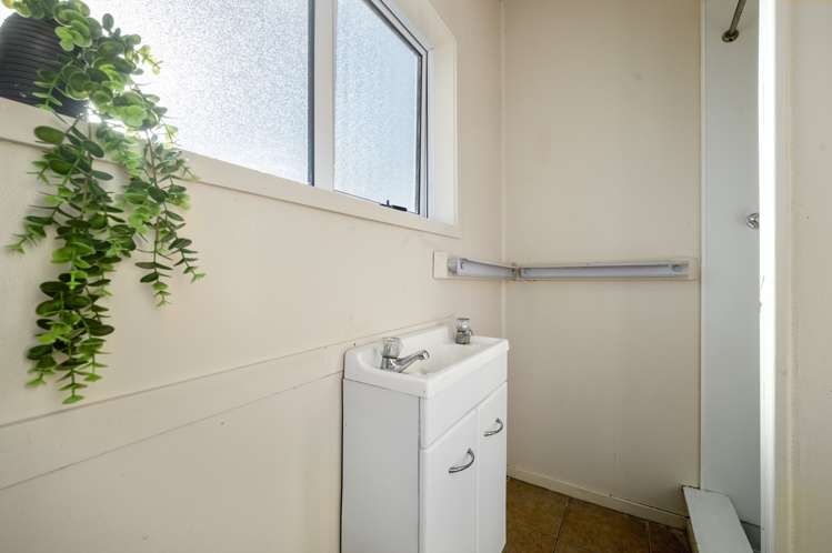 6 Porikapa Road Owhata_11