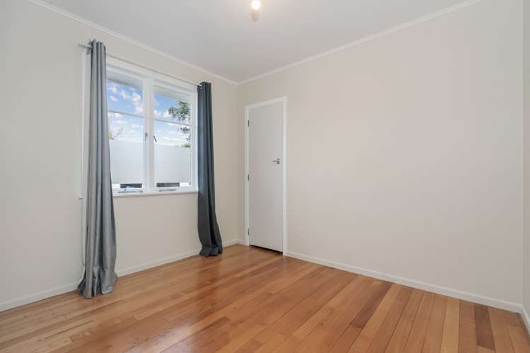 6 Glen Marine Parade Glendene_17