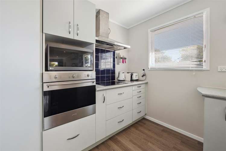 8 Thackeray Place Owhata_5