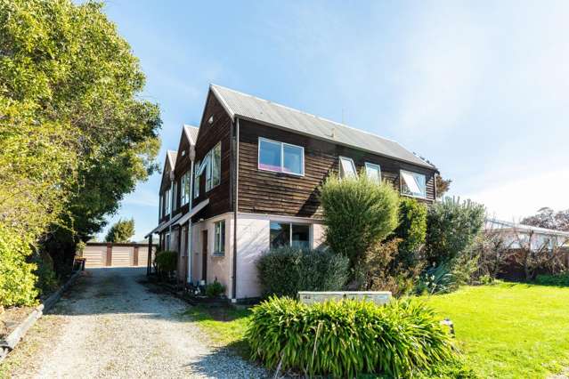 Sydenham multi-unit Investment with Upside!