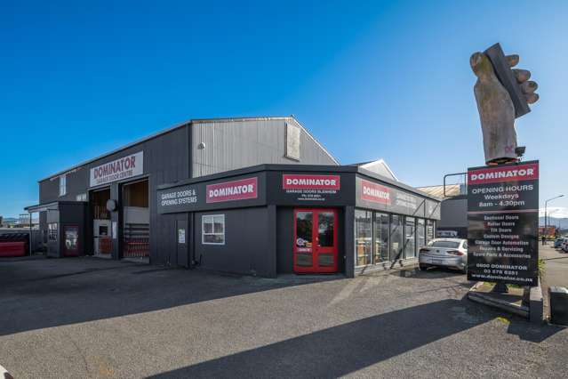 High profile site - invest, occupy, or add value