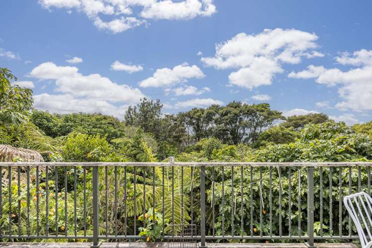 453 Scenic Drive Waiatarua_13