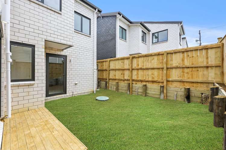 73 Royal Road Massey_13