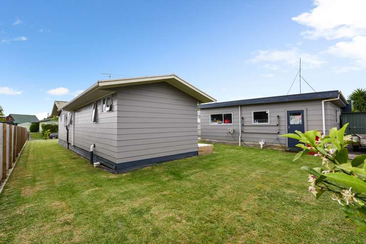 12 Lansdowne Crescent Glenview_19