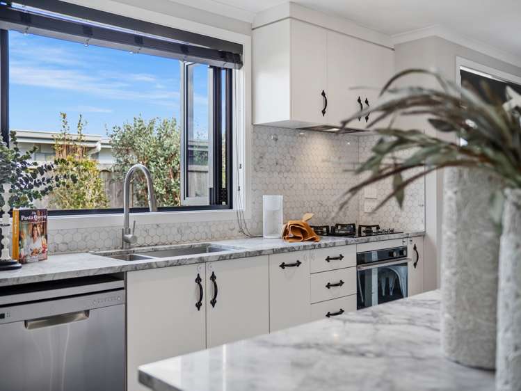 82 Puhirake Crescent Pyes Pa_2