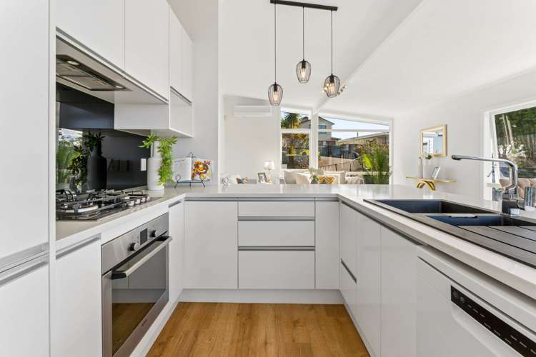 8 Summit Drive Torbay_6