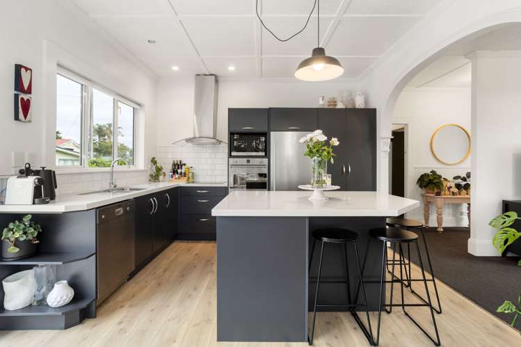 1941 Alexandra Street_5