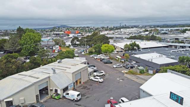 AFFORDABLE TWO-LEVEL PREMISES IN WAIRAU VALLEY