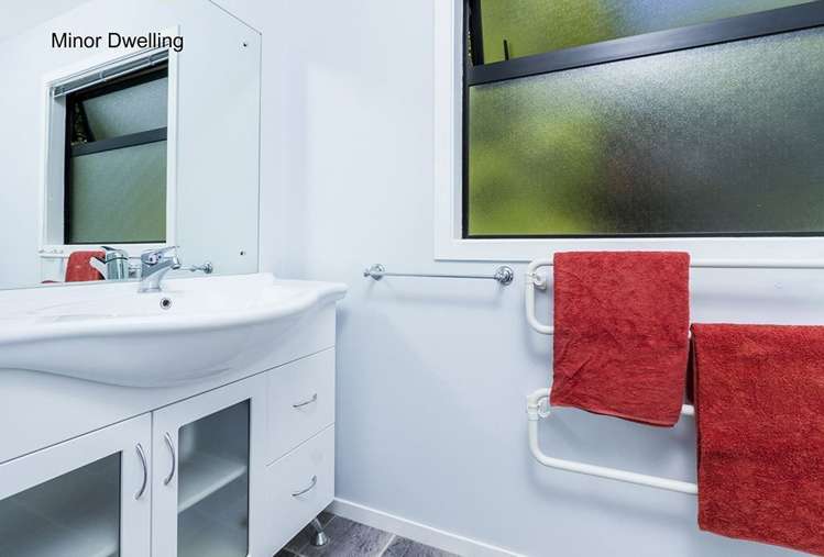 7 Traffic Road Greenhithe_17