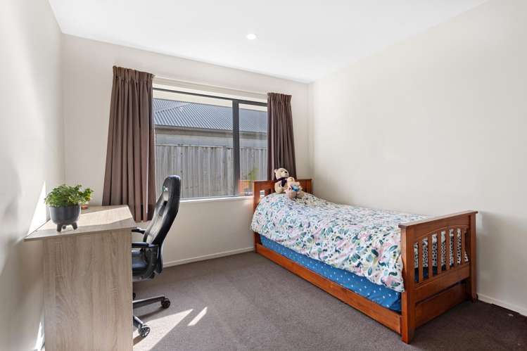 4 Charente Way Yaldhurst_16